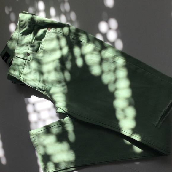 Low Rise Skinny Leg Jeans With Distressed Cuts (6/8) - Picture 5 of 5